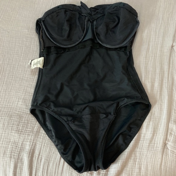 Miraclesuit Camilla Black Bandeau Ruffle Swimsuit Strapless Women's Size 8 - Picture 9 of 15
